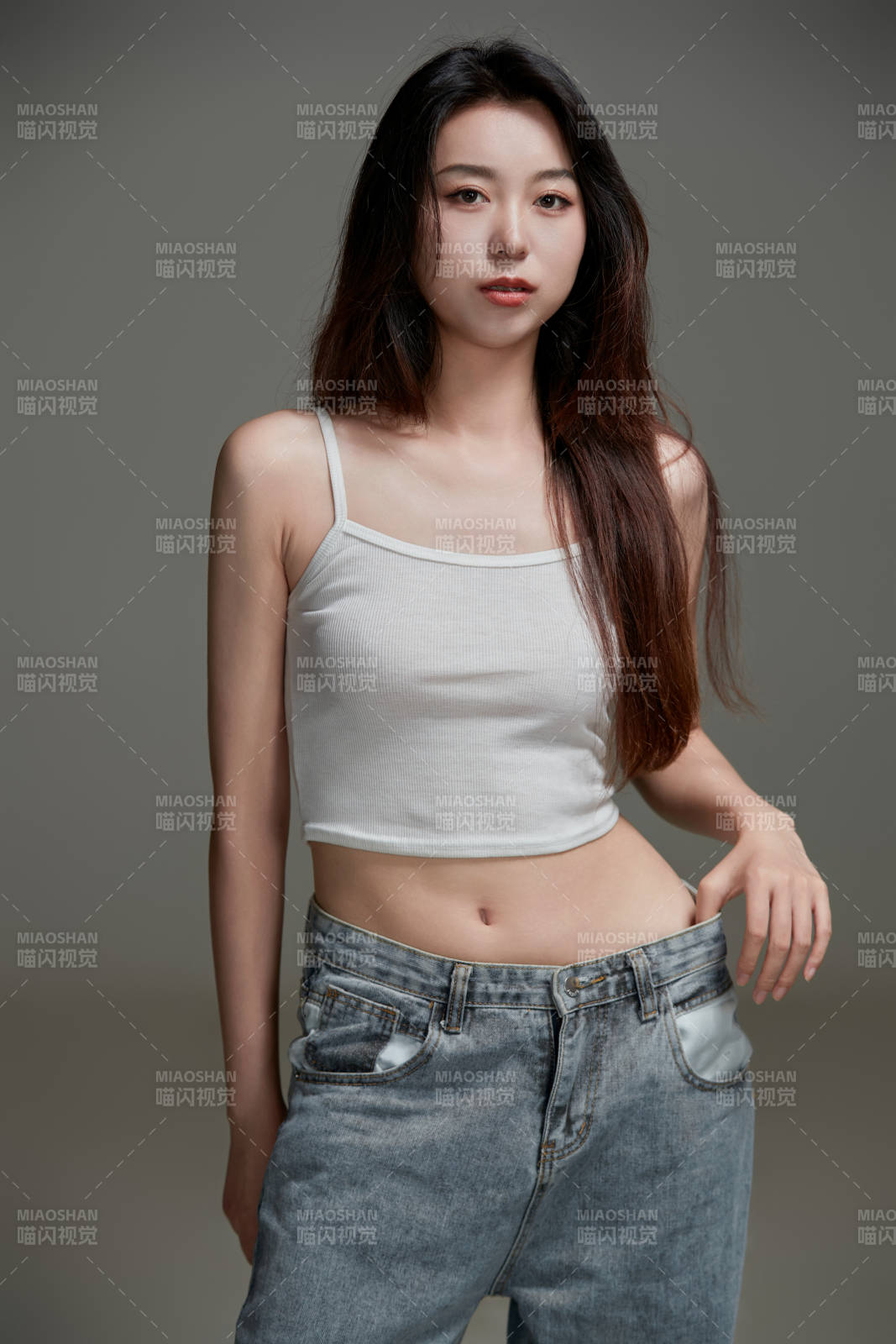 年轻活力亚洲年轻女性形象图片