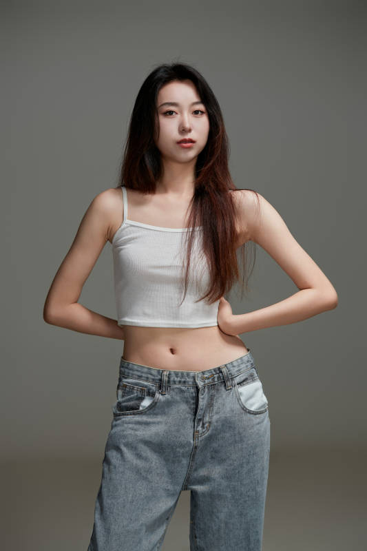 年轻活力亚洲年轻女性形象图片