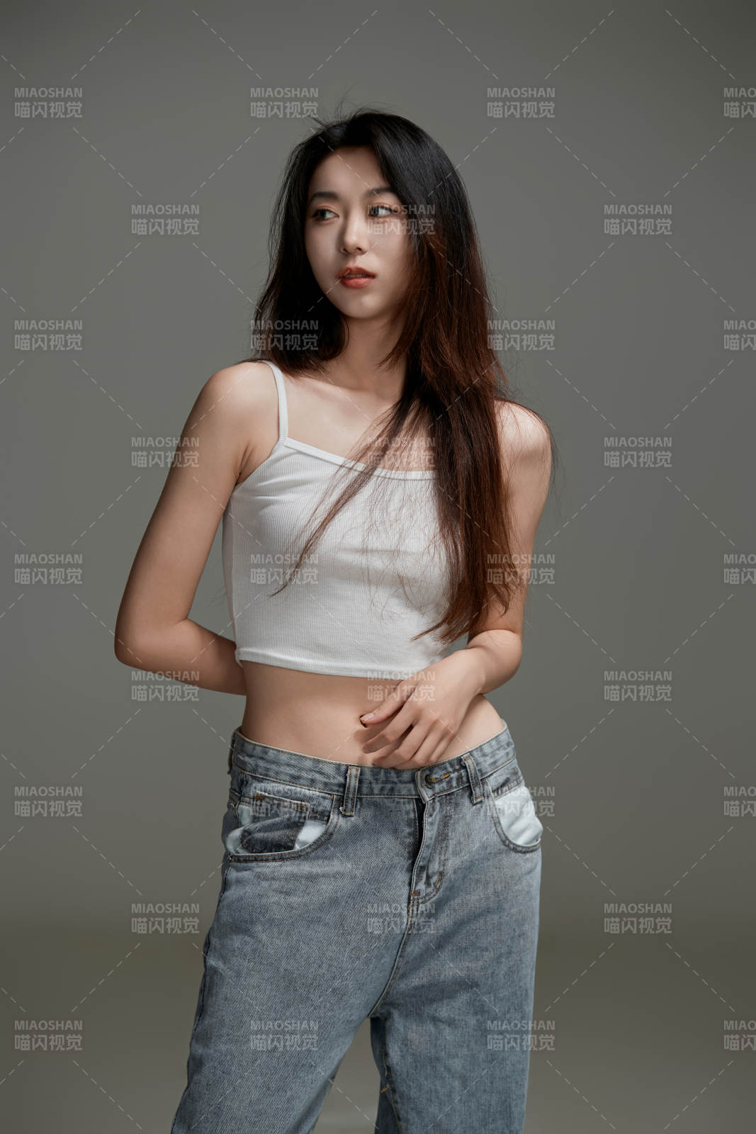 年轻活力亚洲年轻女性形象图片