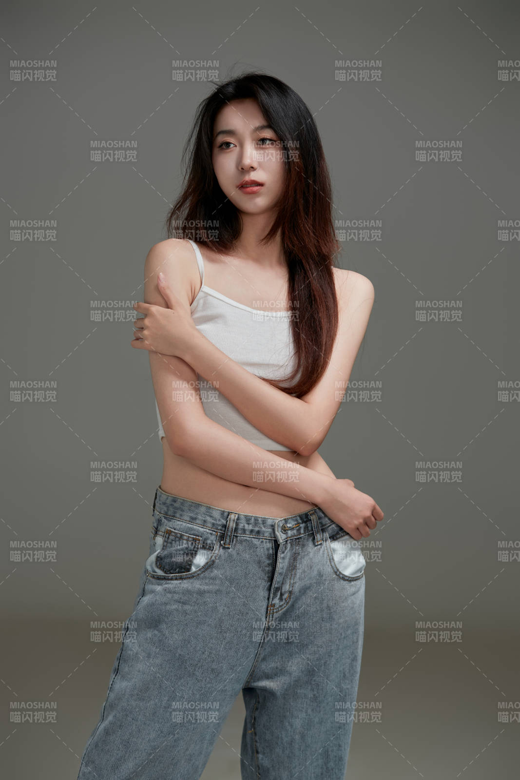 年轻活力亚洲年轻女性形象图片