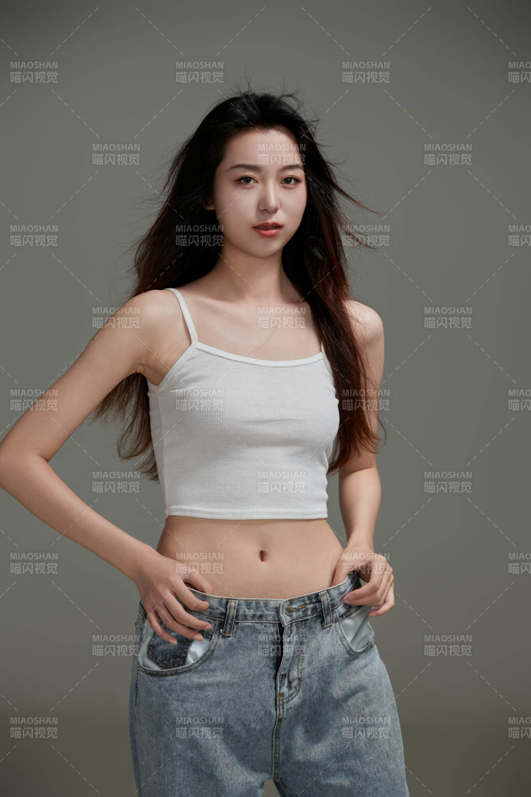 年轻活力亚洲年轻女性形象图片