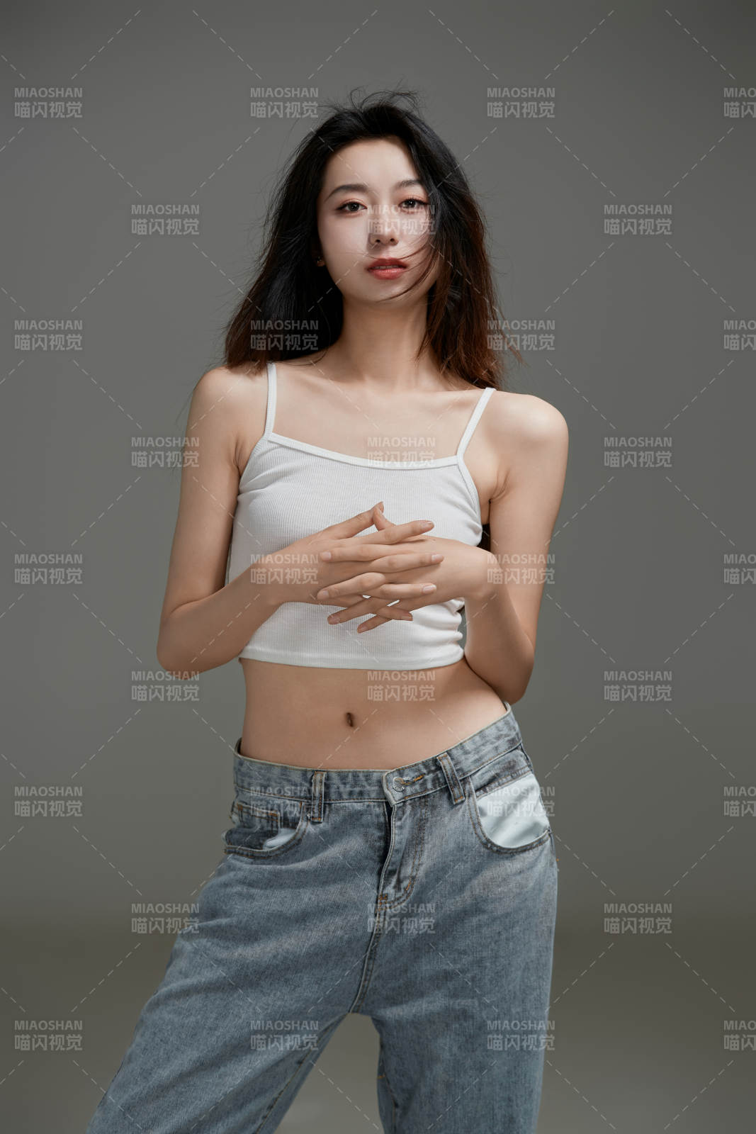 年轻活力亚洲年轻女性形象图片