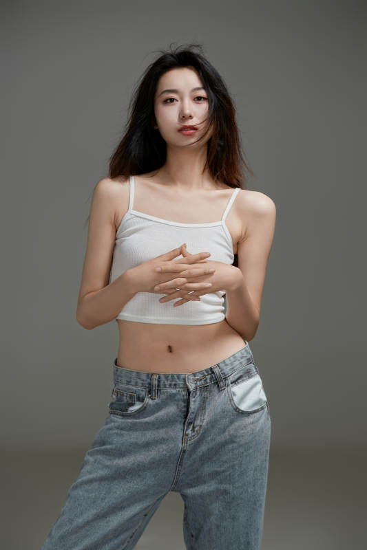 年轻活力亚洲年轻女性形象图片