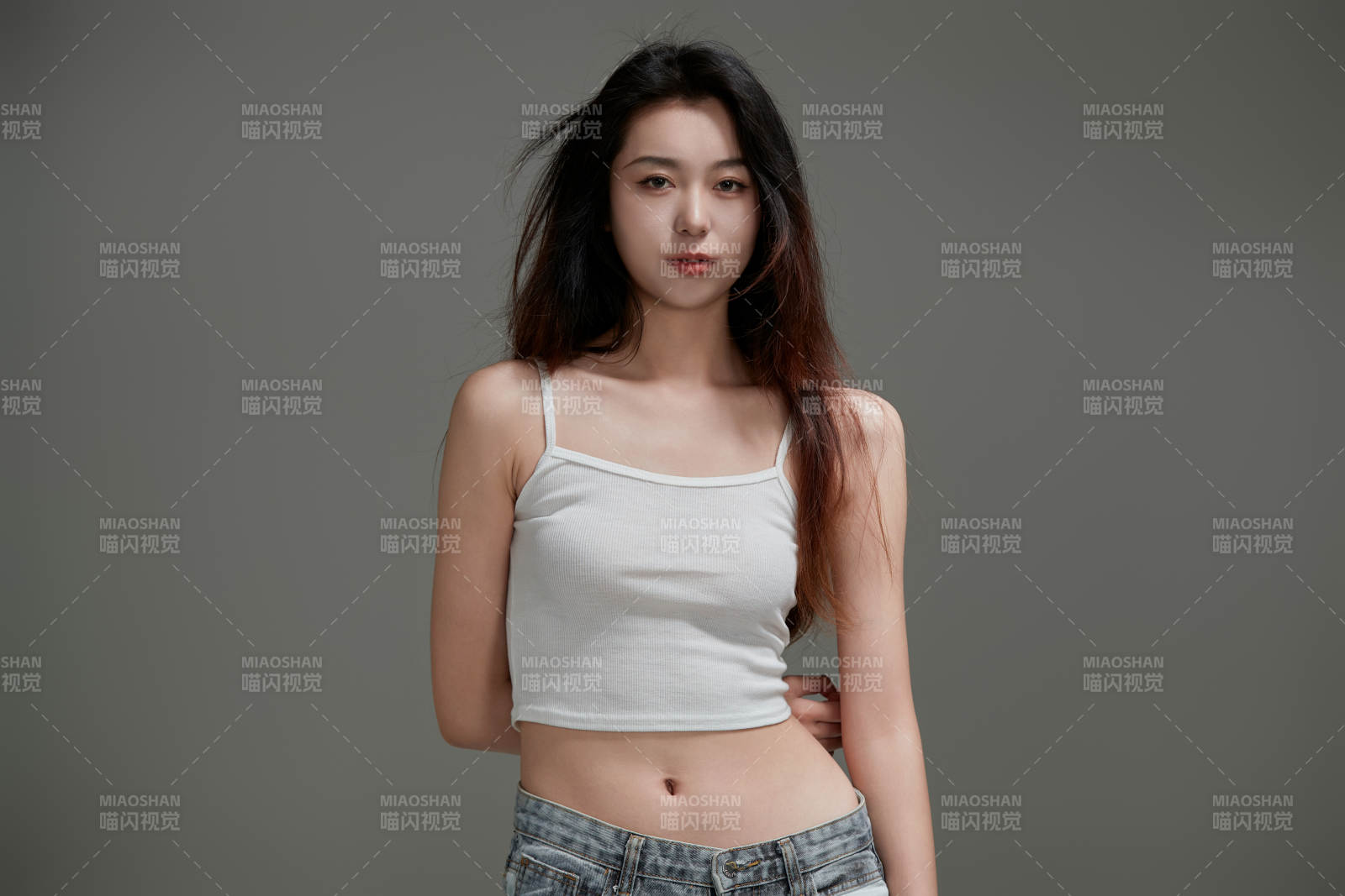 年轻活力亚洲年轻女性形象图片