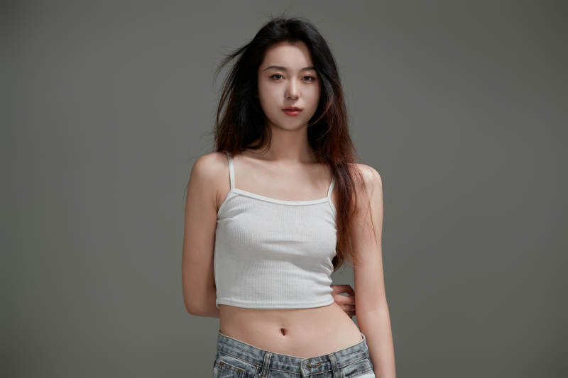 年轻活力亚洲年轻女性形象图片