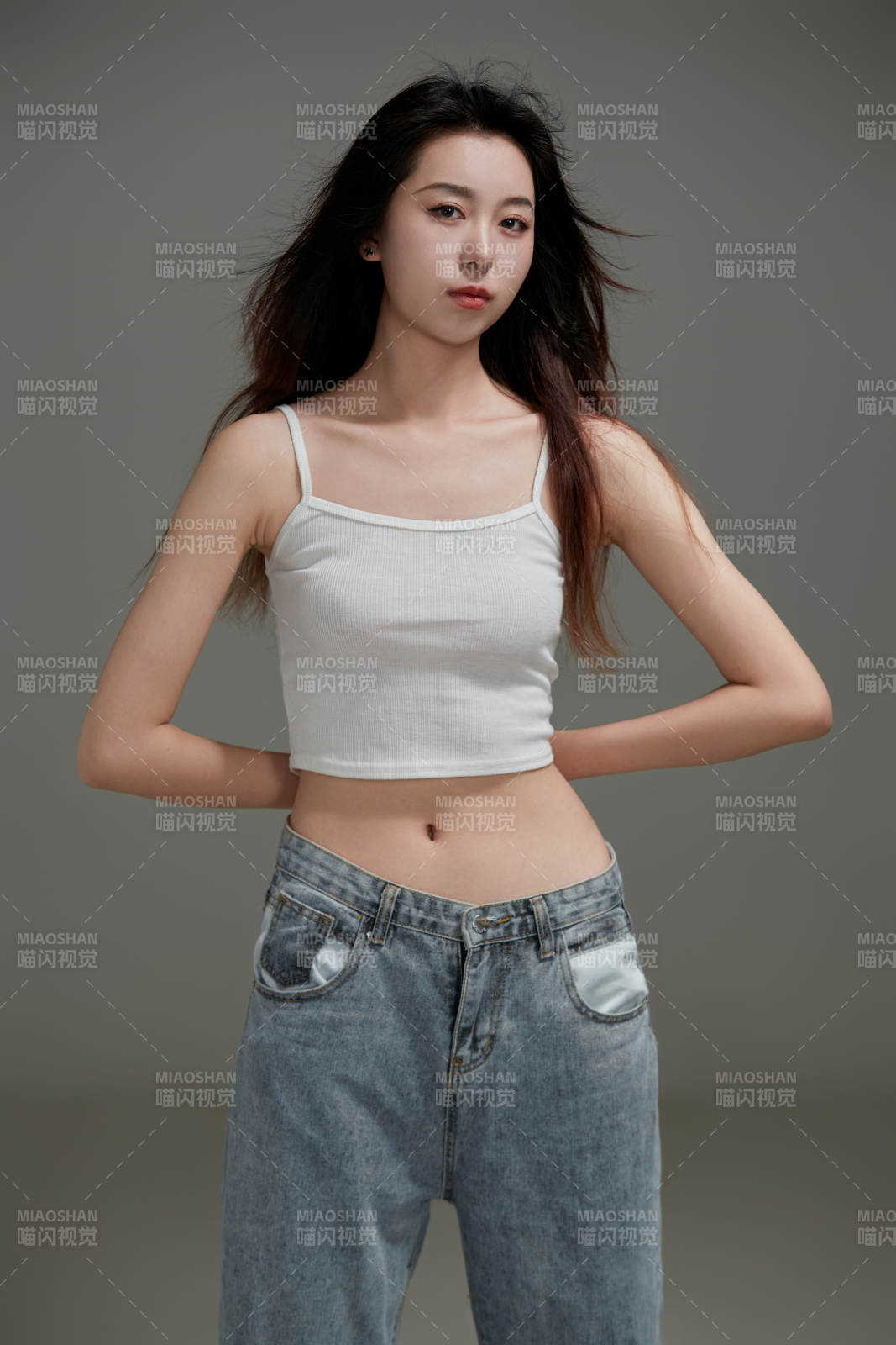 年轻活力亚洲年轻女性形象图片