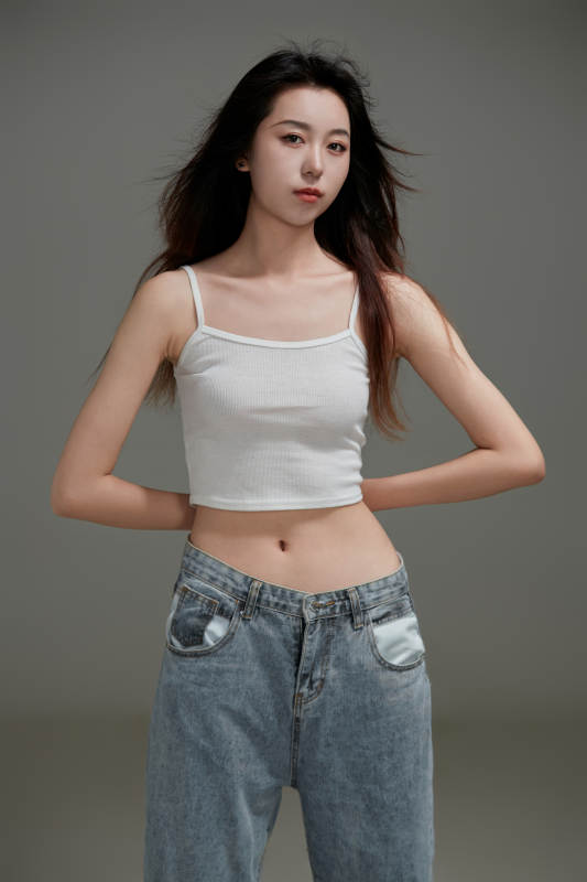 年轻活力亚洲年轻女性形象图片