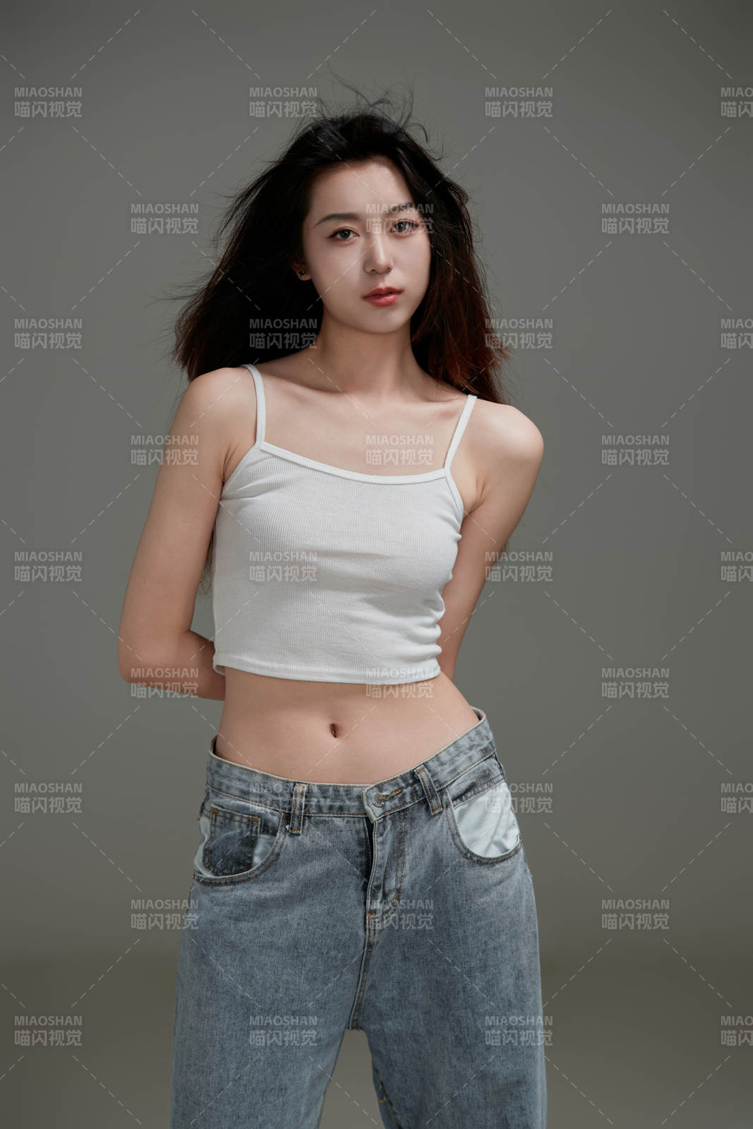 年轻活力亚洲年轻女性形象图片