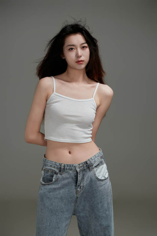 年轻活力亚洲年轻女性形象图片