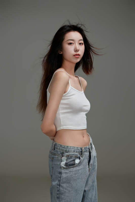 年轻活力亚洲年轻女性形象图片