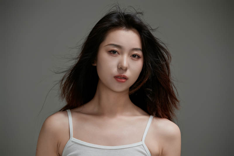 年轻活力亚洲年轻女性形象图片