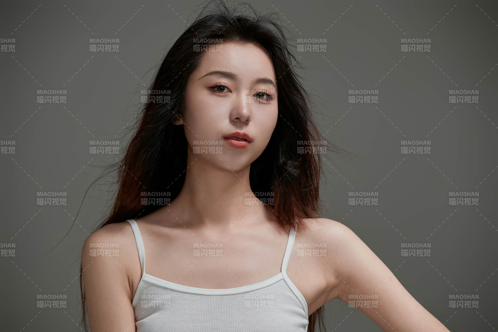 年轻活力亚洲年轻女性形象图片