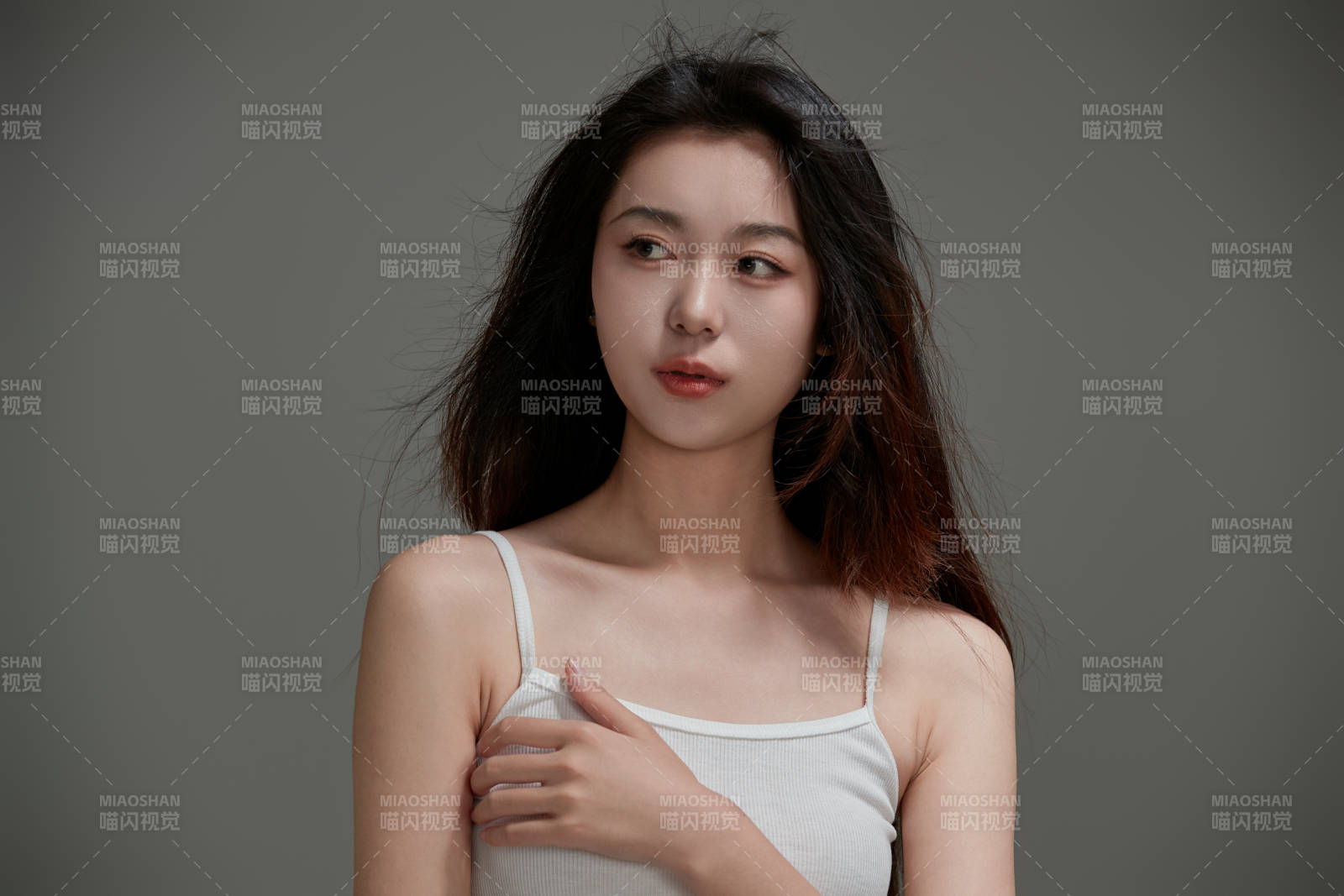 年轻活力亚洲年轻女性形象图片