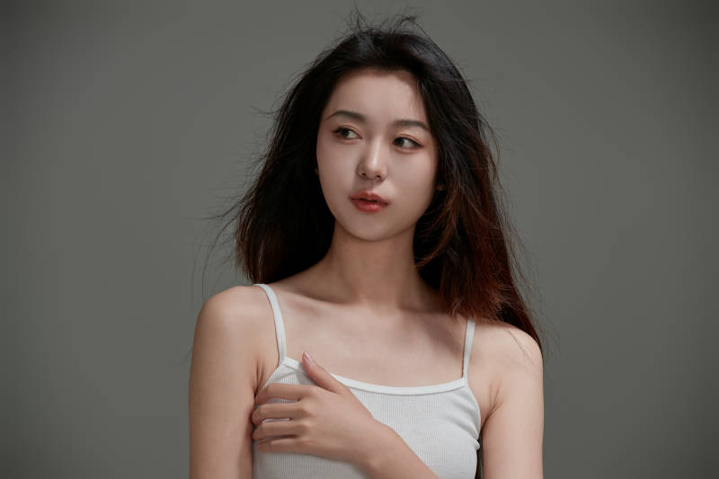 年轻活力亚洲年轻女性形象图片