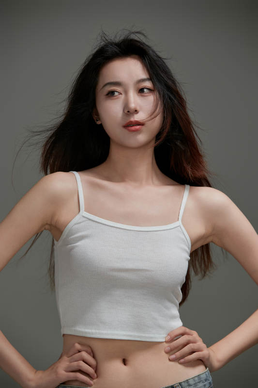 年轻活力亚洲年轻女性形象图片