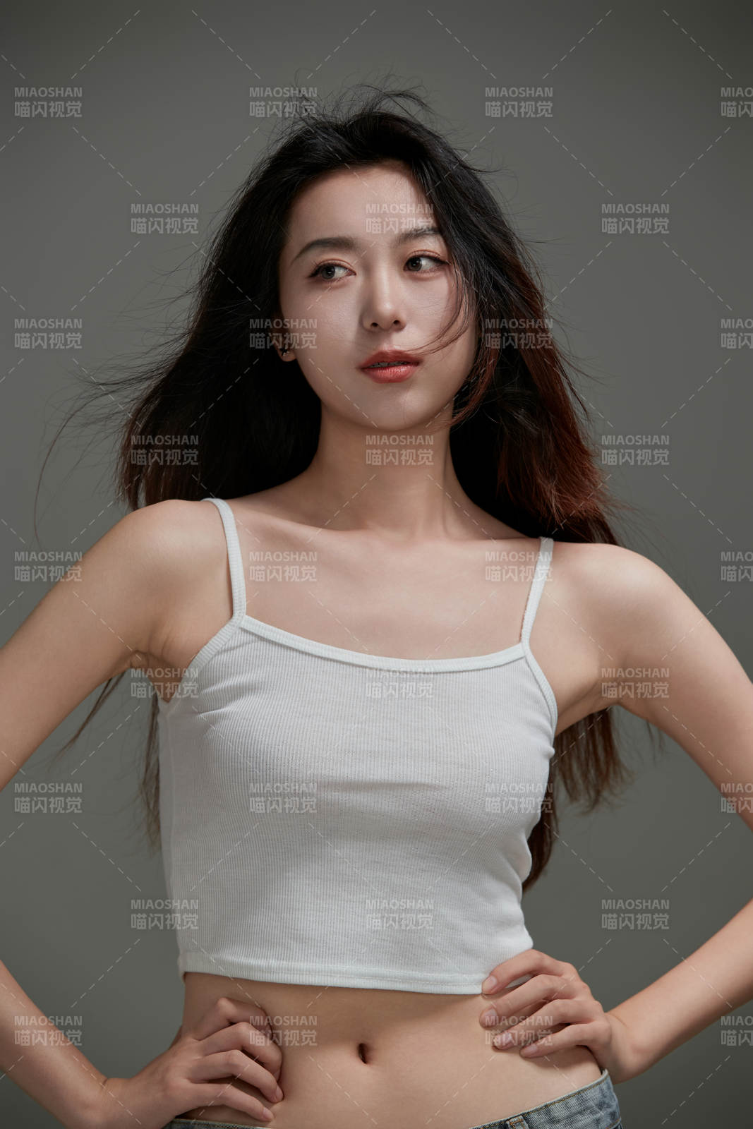 年轻活力亚洲年轻女性形象图片