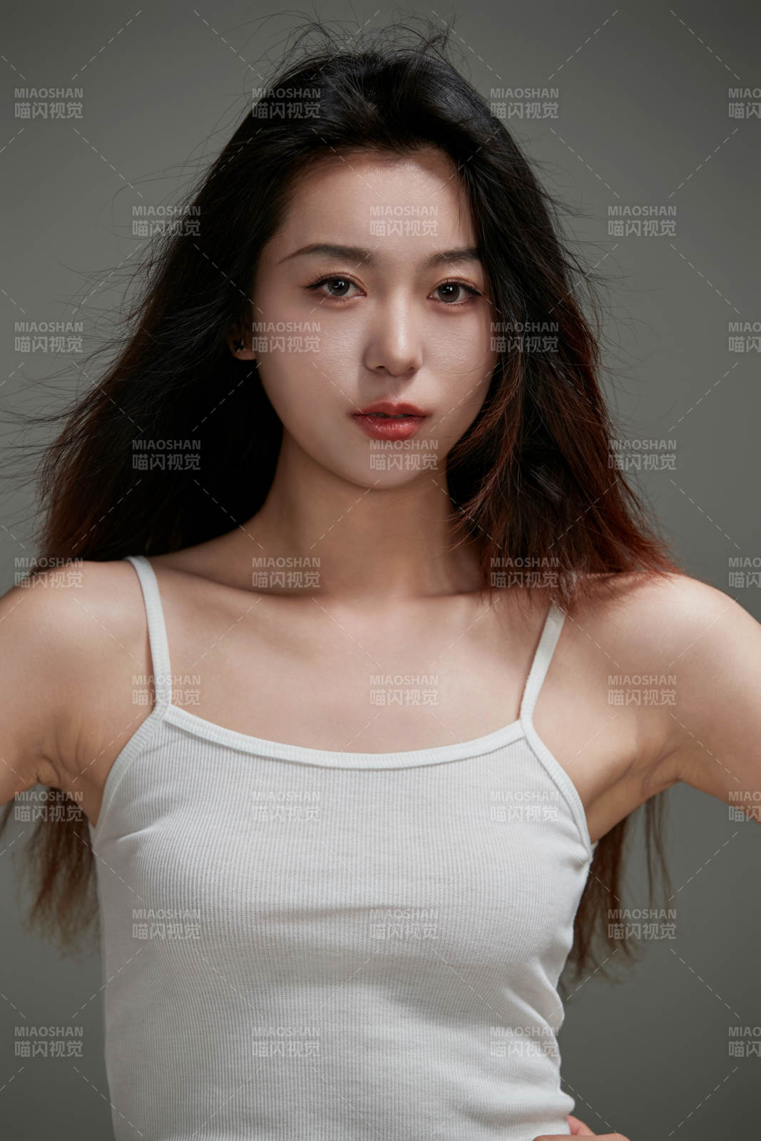 年轻活力亚洲年轻女性形象图片