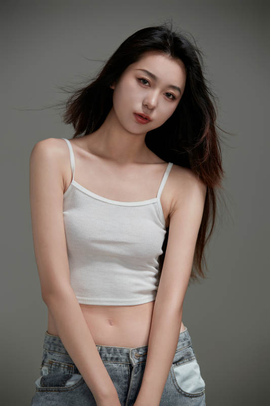 年轻活力亚洲年轻女性形象图片