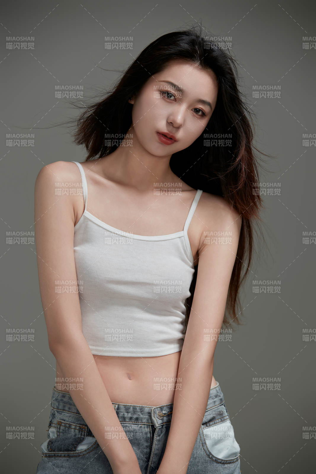 年轻活力亚洲年轻女性形象图片