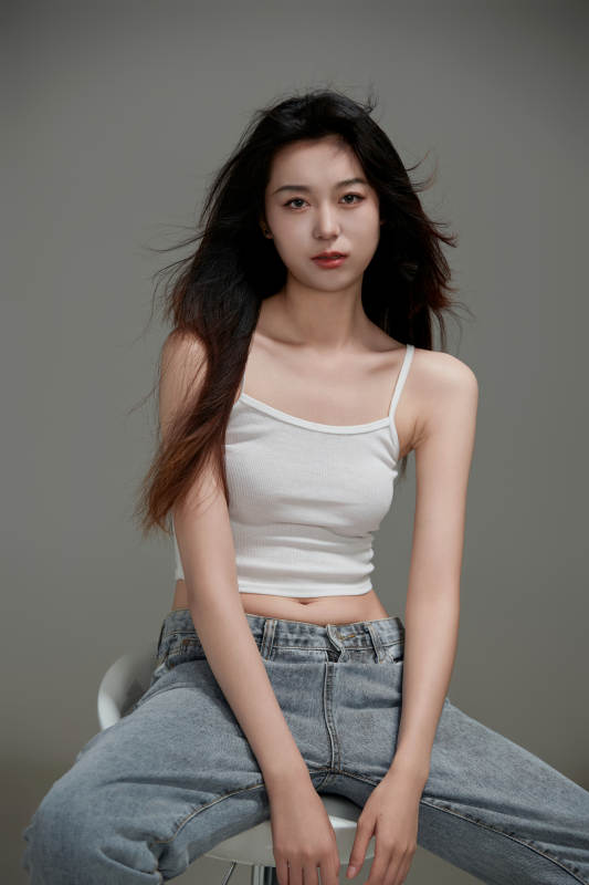 年轻活力亚洲年轻女性形象图片