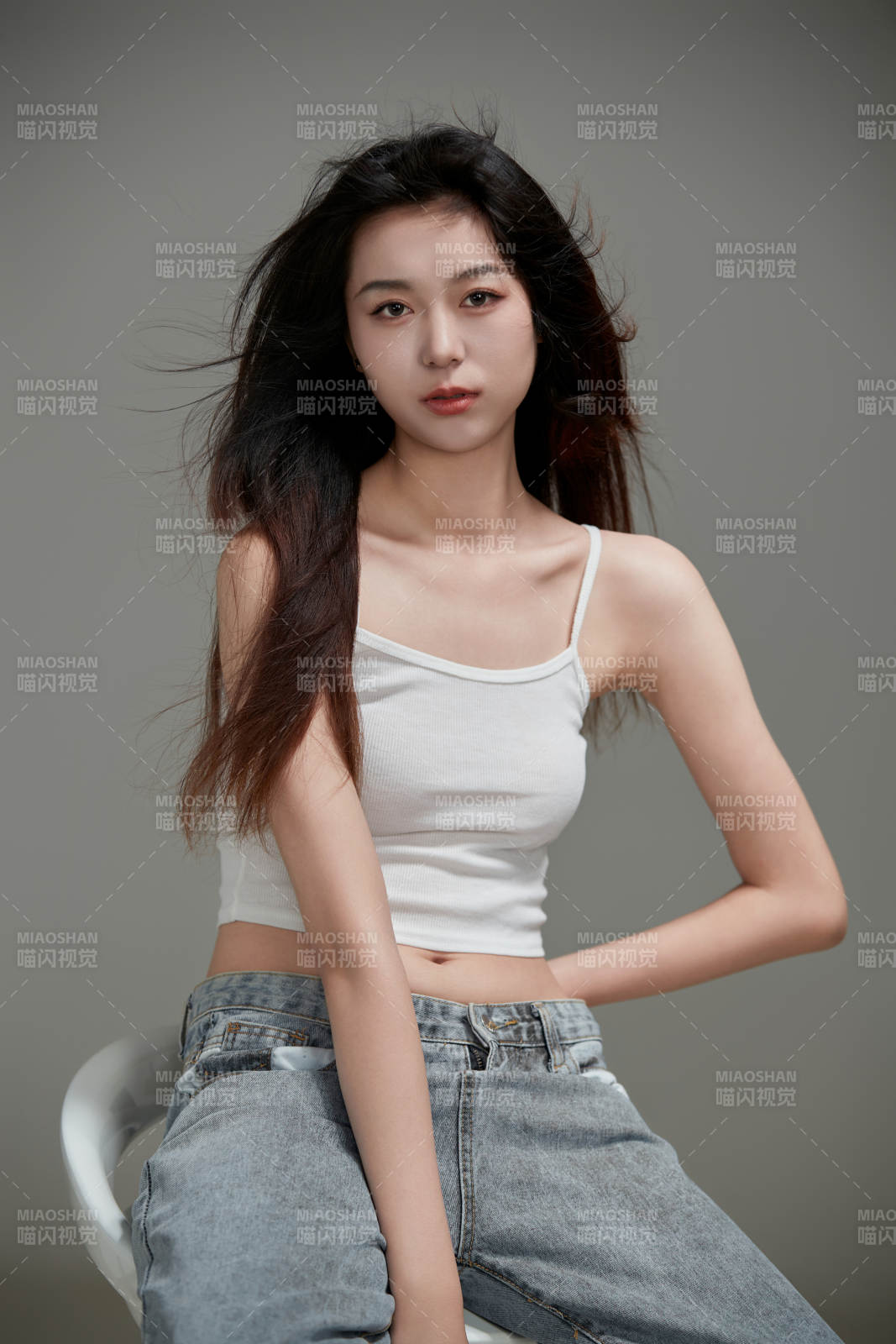 年轻活力亚洲年轻女性形象图片