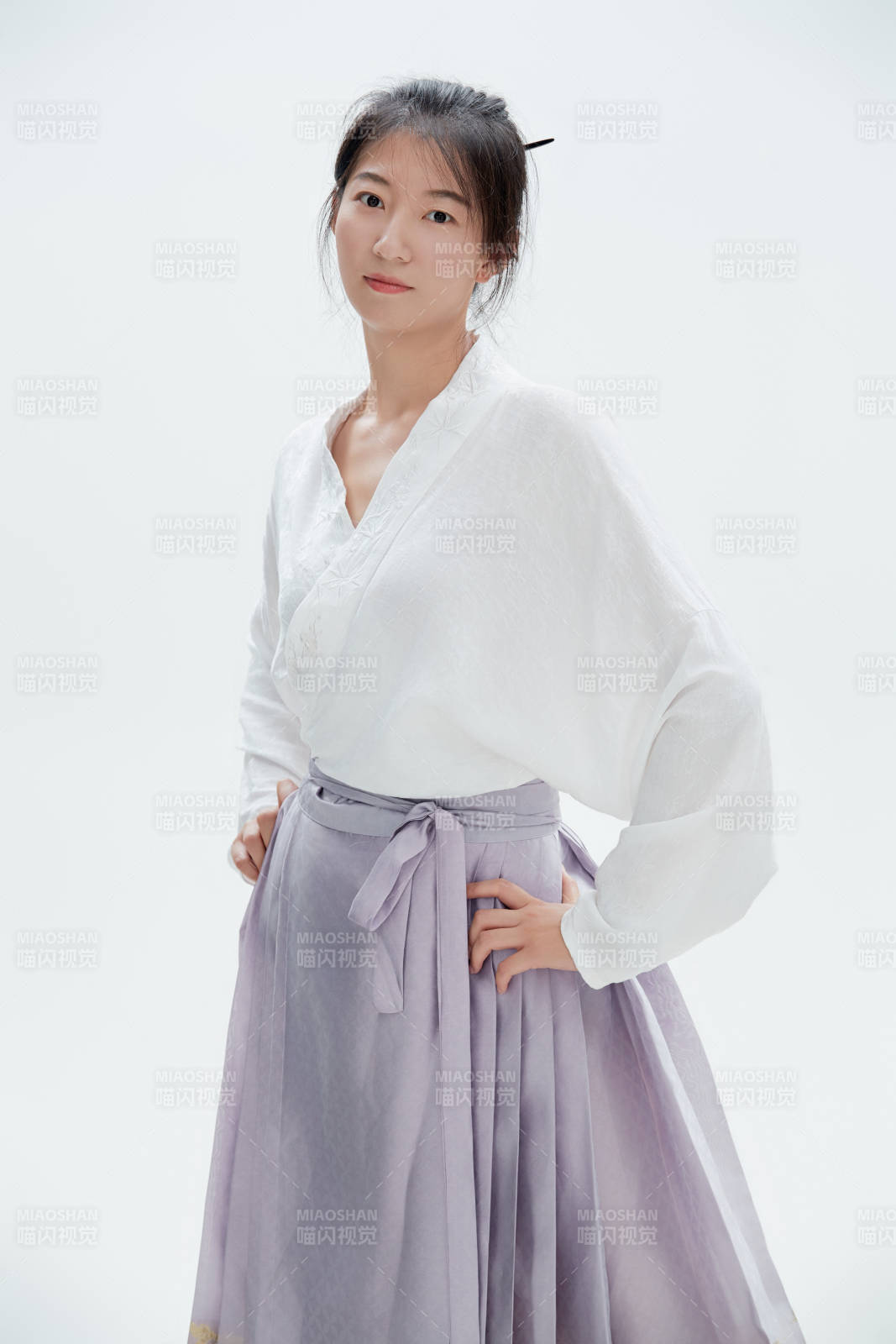 汉服风韵人像棚拍汉服女性图片