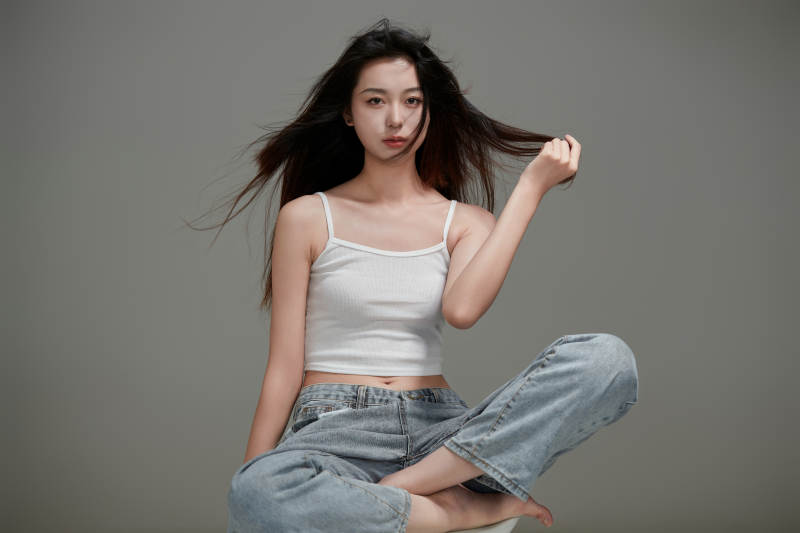 年轻活力亚洲年轻女性形象图片