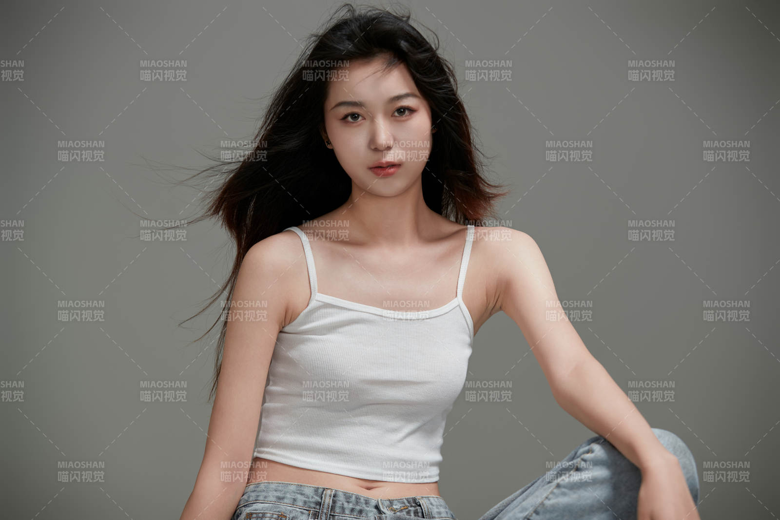 年轻活力亚洲年轻女性形象图片