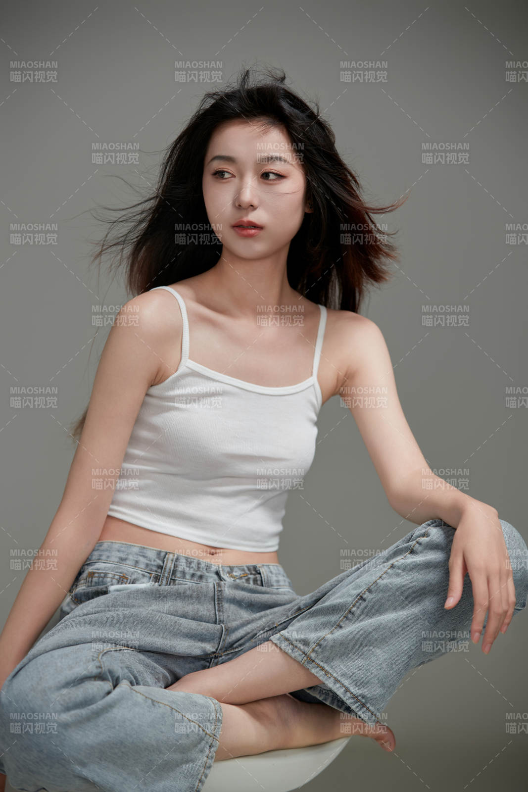 年轻活力亚洲年轻女性形象图片