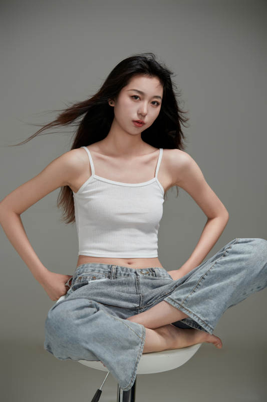 年轻活力亚洲年轻女性形象图片