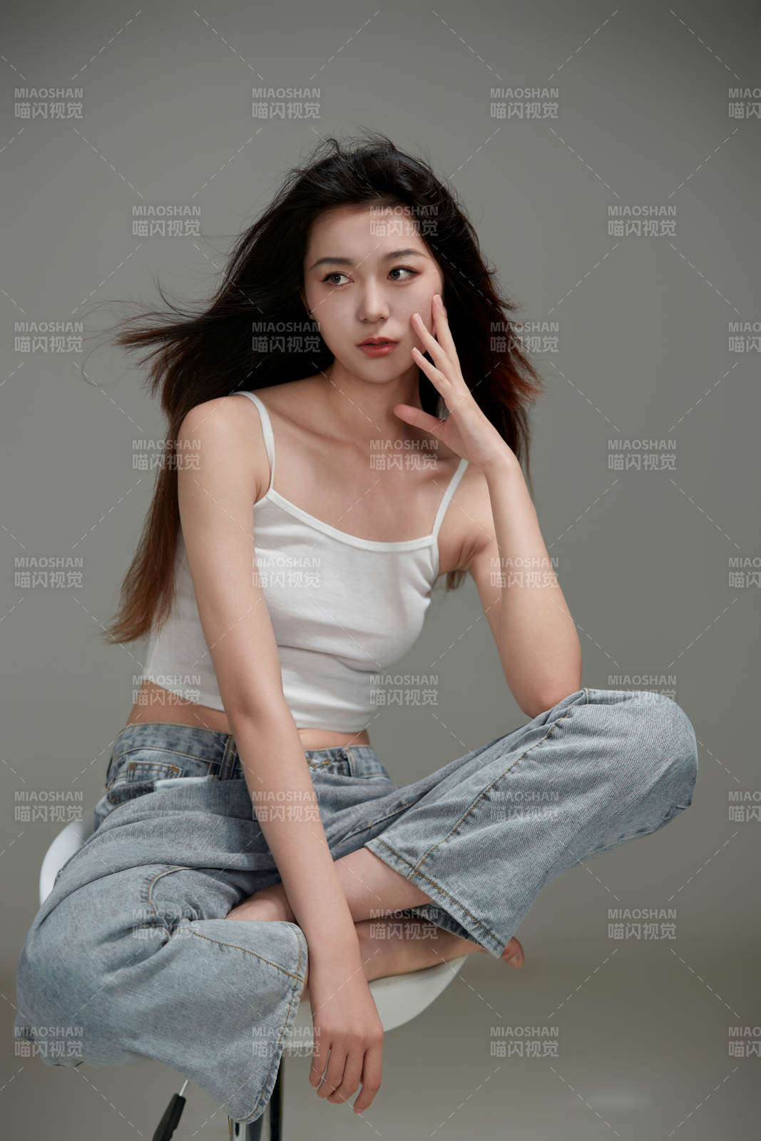 年轻活力亚洲年轻女性形象图片