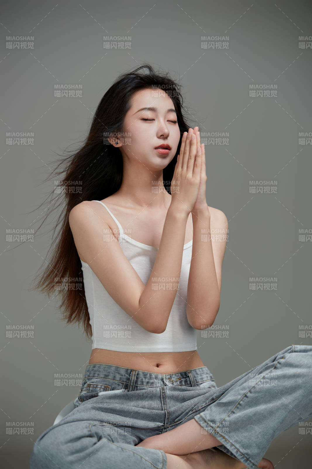 年轻活力亚洲年轻女性形象图片