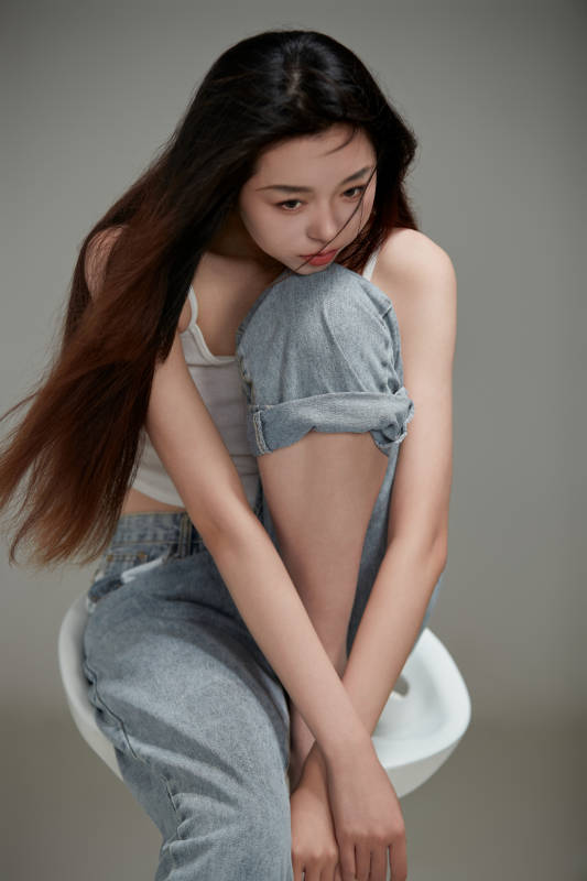 年轻活力亚洲年轻女性形象图片