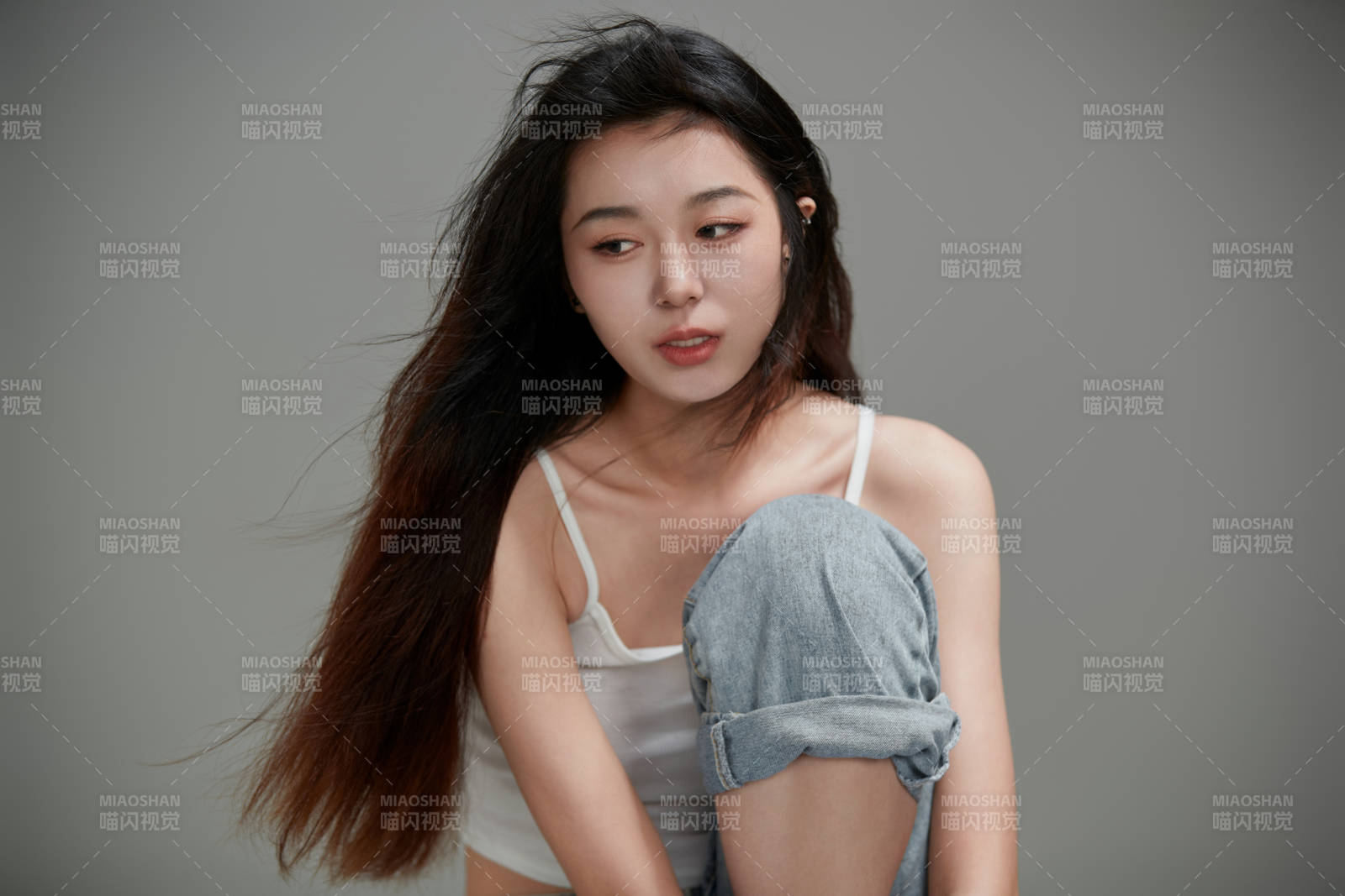 年轻活力亚洲年轻女性形象图片