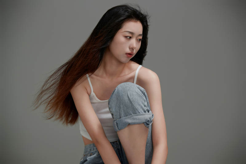 年轻活力亚洲年轻女性形象图片