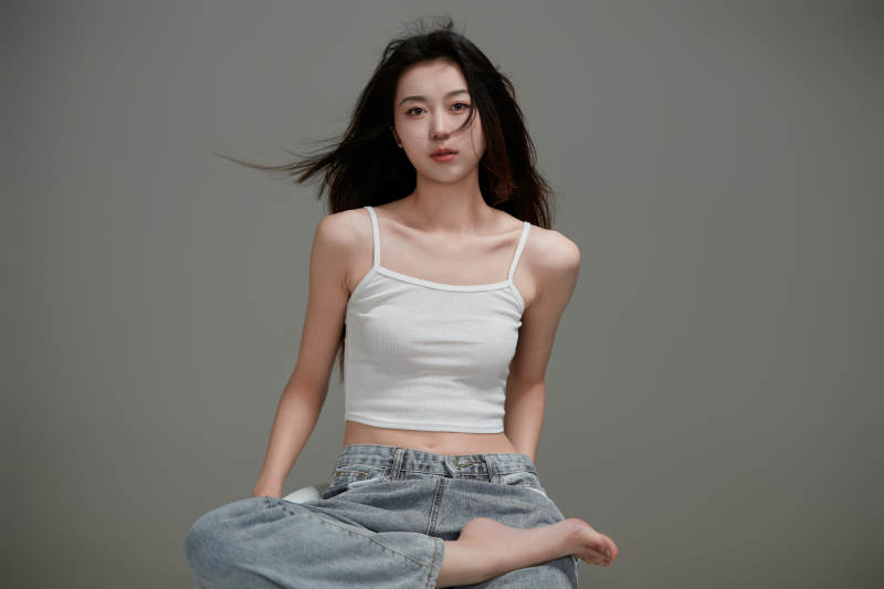 年轻活力亚洲年轻女性形象图片