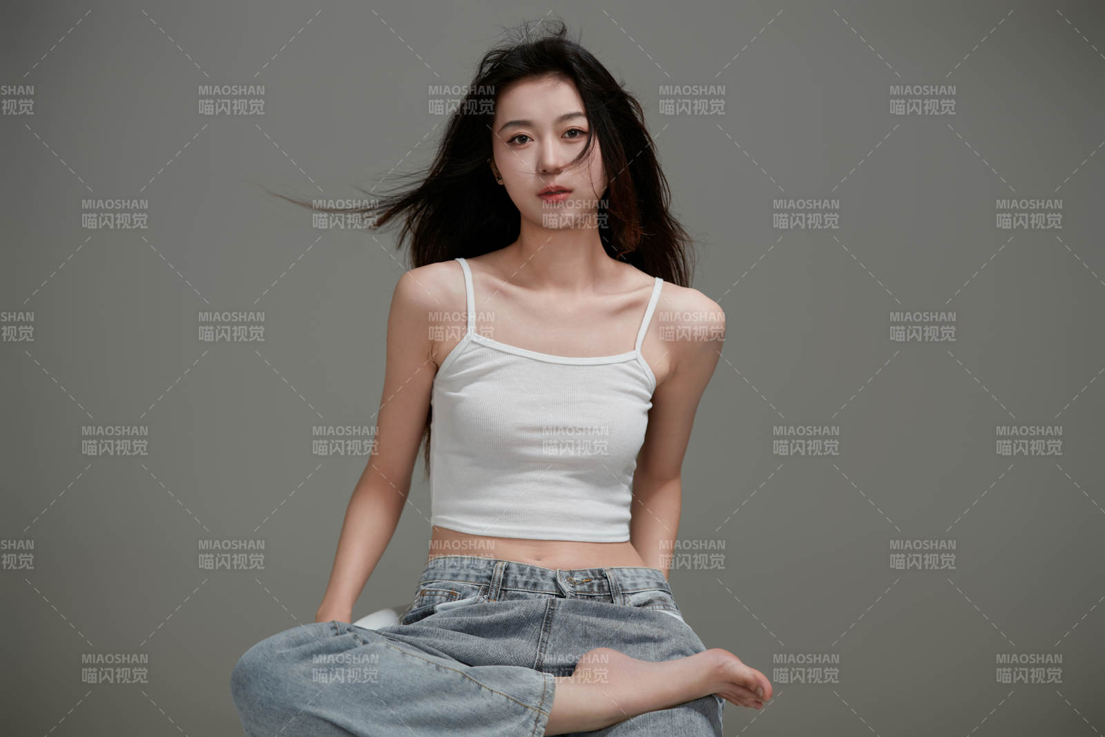 年轻活力亚洲年轻女性形象图片