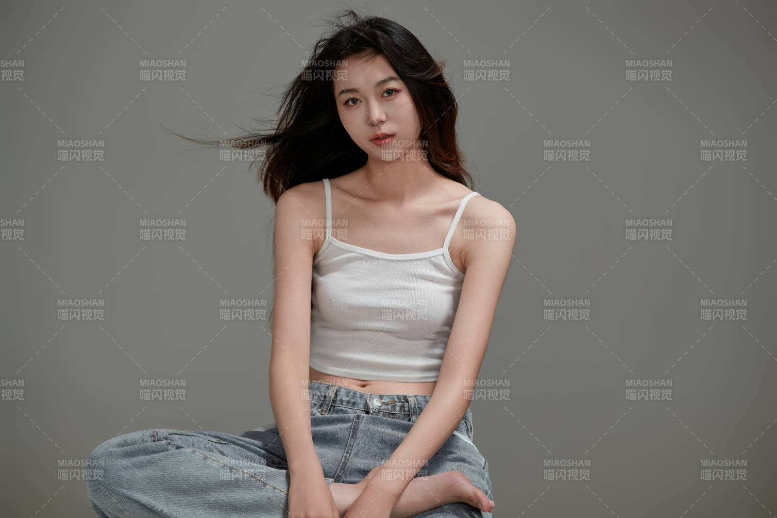 年轻活力亚洲年轻女性形象图片