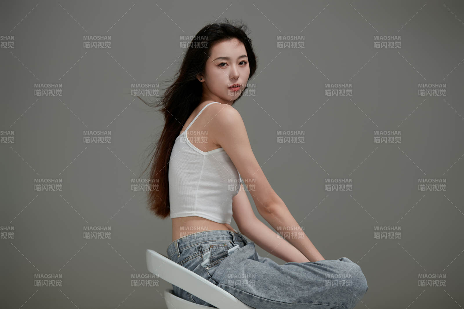 年轻活力亚洲年轻女性形象图片