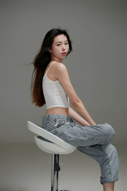 年轻活力亚洲年轻女性形象图片