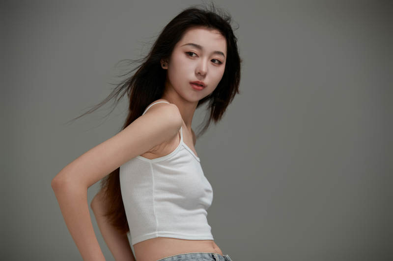 年轻活力亚洲年轻女性形象图片