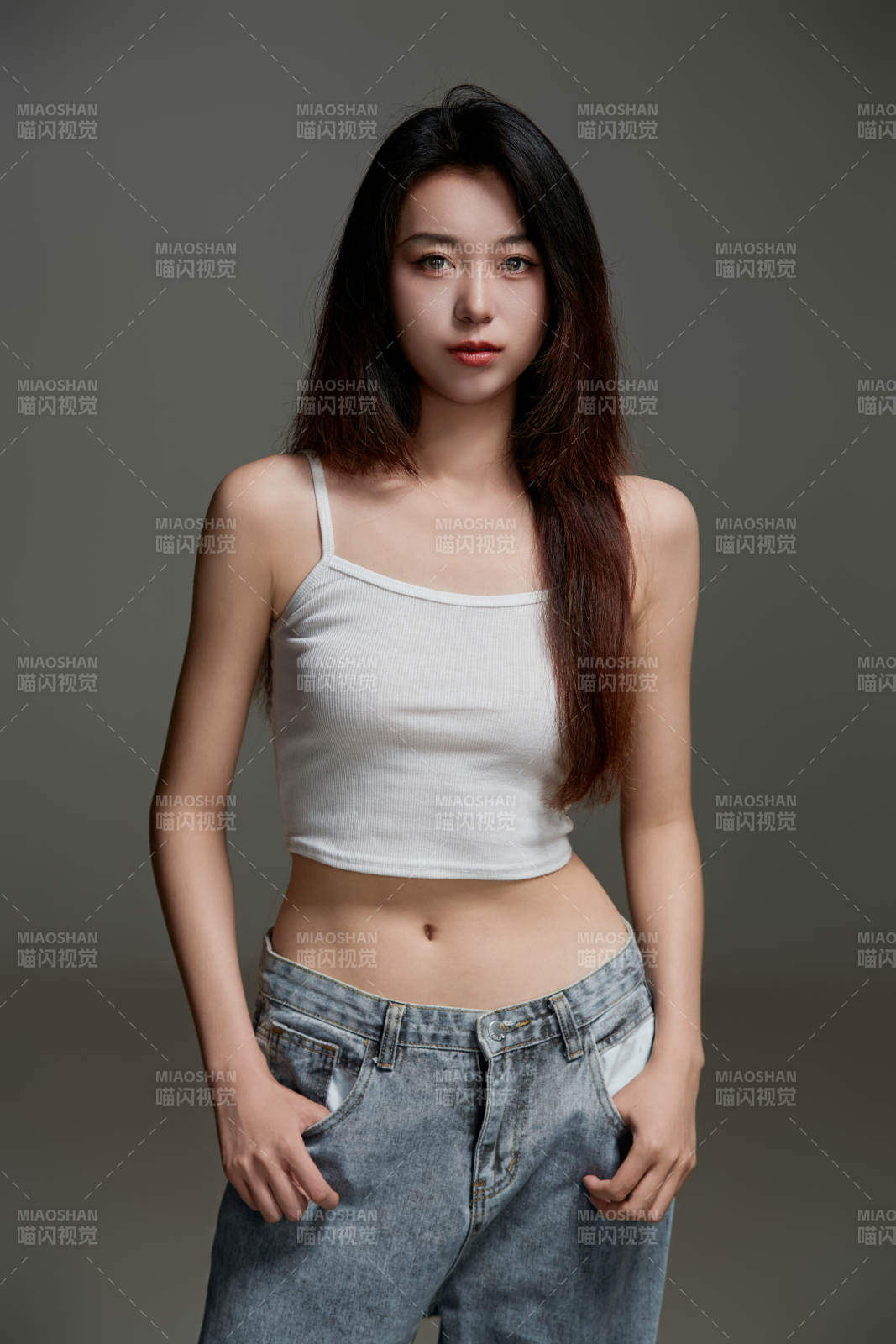 年轻活力亚洲年轻女性形象图片