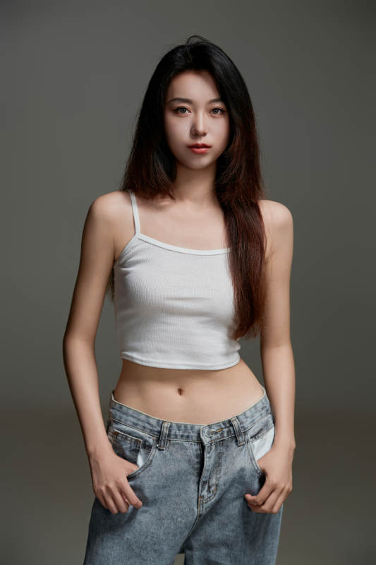 年轻活力亚洲年轻女性形象图片