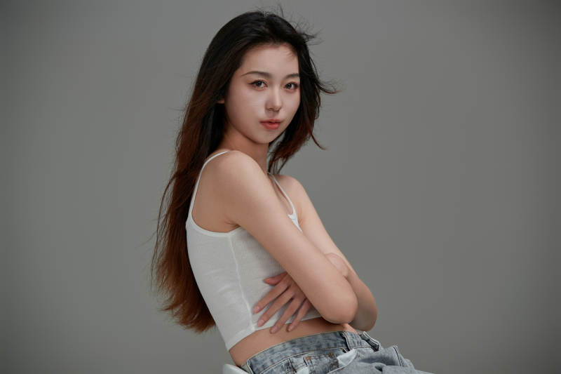 年轻活力亚洲年轻女性形象图片