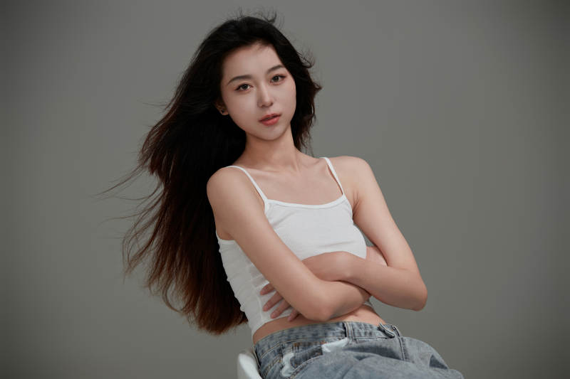 年轻活力亚洲年轻女性形象图片