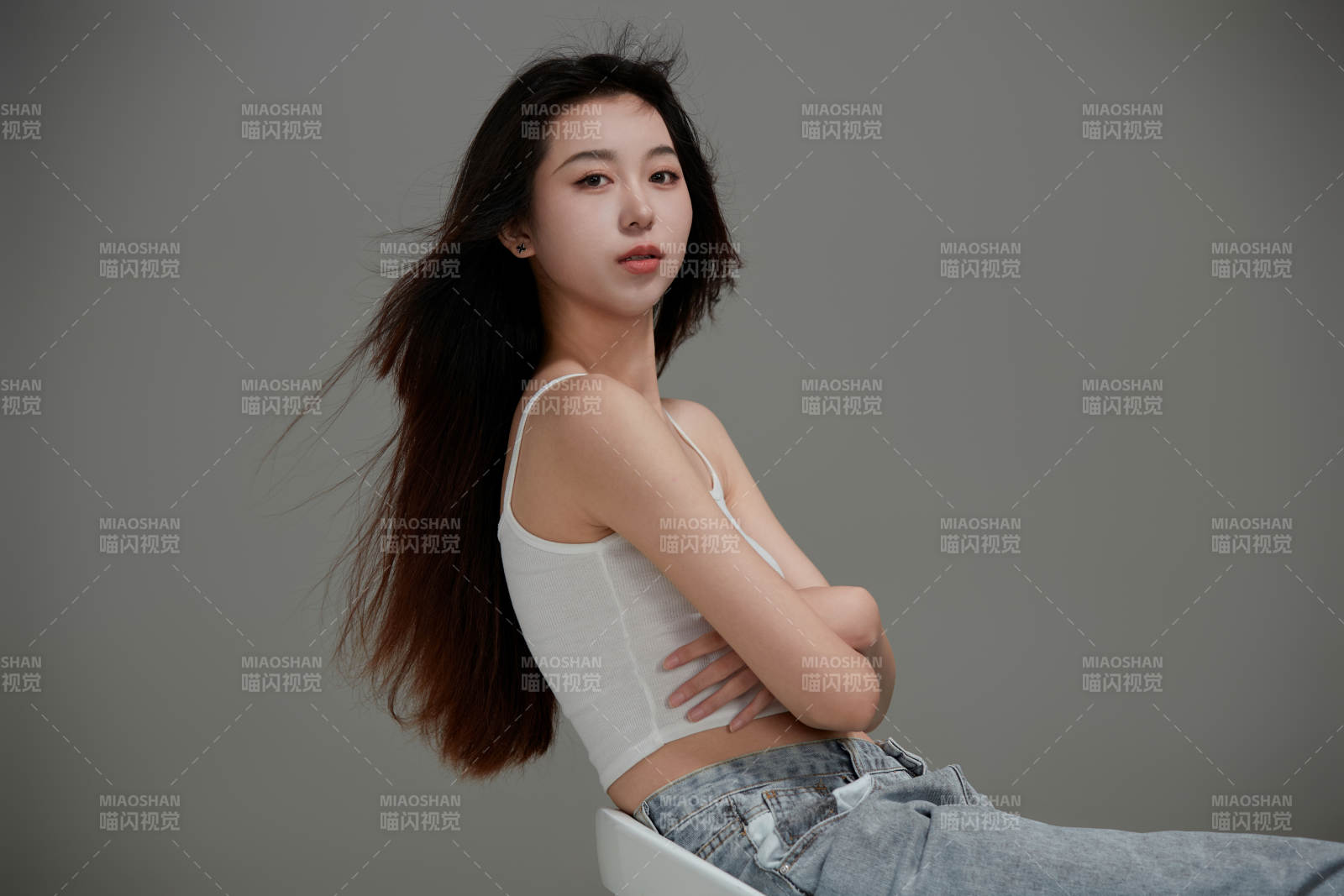 年轻活力亚洲年轻女性形象图片