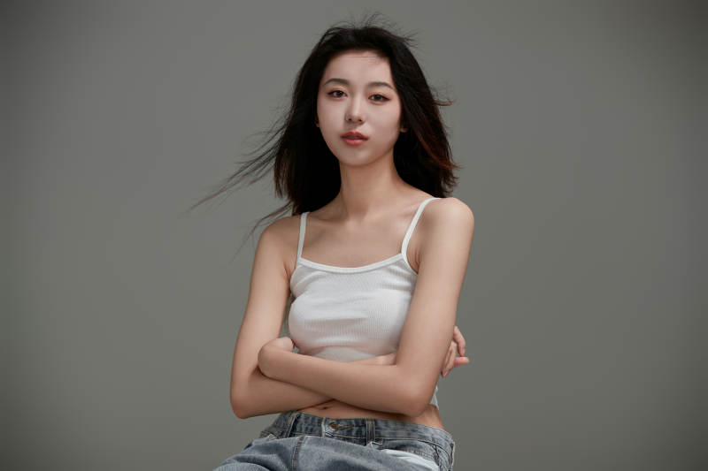 年轻活力亚洲年轻女性形象图片