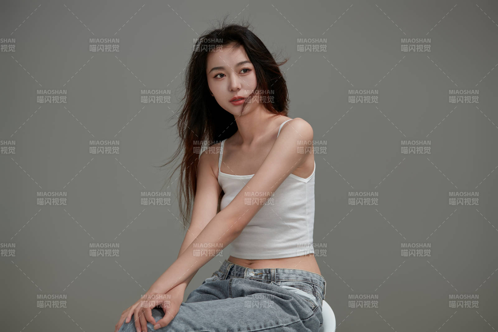 年轻活力亚洲年轻女性形象图片