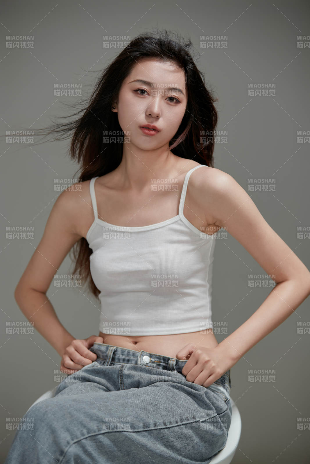 年轻活力亚洲年轻女性形象图片