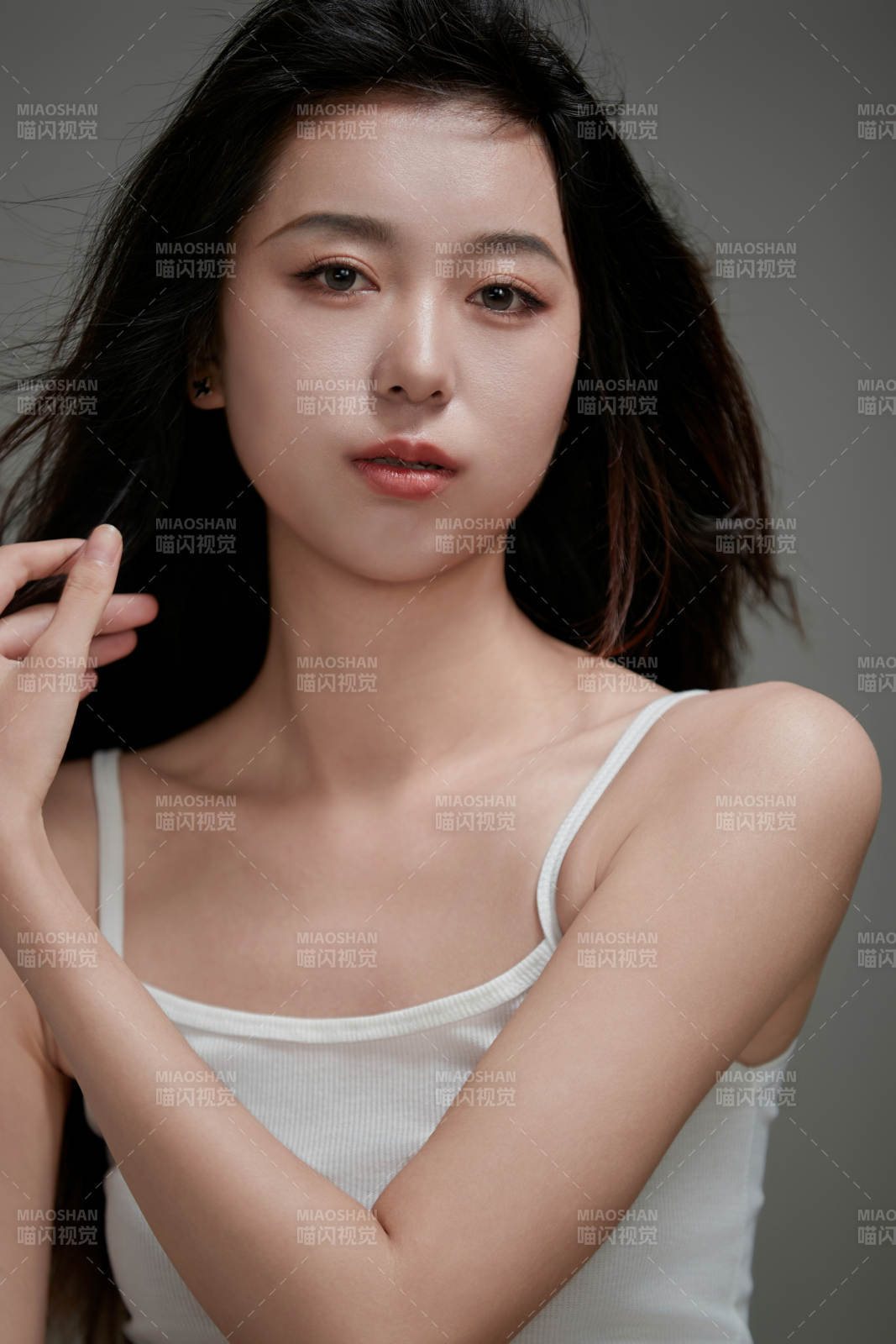 年轻活力亚洲年轻女性形象图片